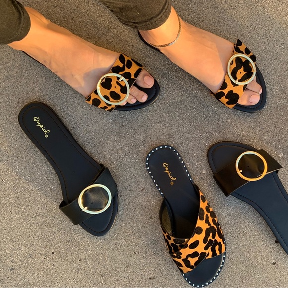 Cali Love - Leopard Slide on Sandals - Picture 4 of 7